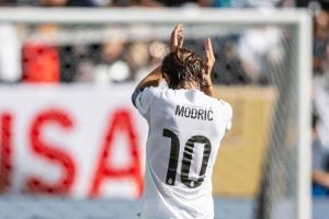 世俱杯官方社媒晒照致敬皇马传奇：谢谢你，莫德里奇！