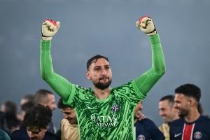 队报：曼联和曼城目前仍在争夺多纳鲁马！他的续约谈判已停滞数月