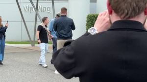 新“仁”来了！迪亚斯飞抵慕尼黑&即将加盟拜仁，总价7500万欧