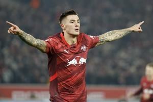 TA：曼联锋线引援缩小到沃特金斯和塞斯科 球队已排除引进大马丁