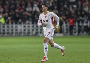 记者：莫拉塔缺席训练&尚未归队，他希望加拉塔萨雷接受科莫报价