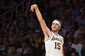 里夫斯：杨瀚森的篮球智商很高 我相信他会成为一个很好的球员