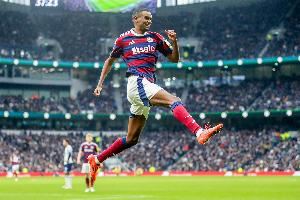 埃迪-豪谈伊萨克：我们拒绝了利物浦的报价，仍然会全力支持他