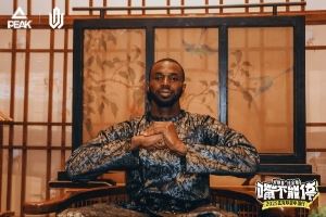 这样的阿嘴你见过吗？维金斯投壶“三分”绝杀 星河里斗舞玩嗨了~