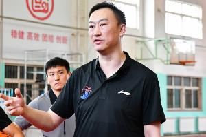 媒体人：青岛三人男篮解散 球队挽留张扬 望其填补杨瀚森离队空缺