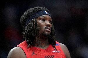 拓记：罗威攻守俱佳但出场有限 2月前交易走他换一个首轮签不过分