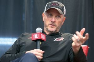 开拓者新老板在TA经纪人调查中被评为NHL最差老板 他过度干涉球队