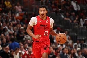 🚨两年2次赛季报销！Shams：热火三年合同签回德鲁-史密斯