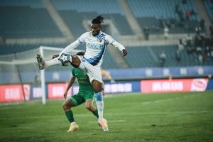 德转显示前大连人外援曼佐基加盟港超东区，他曾为大连人出战38次