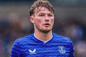 天空体育：塞维利亚在谈租借埃弗顿后卫帕特森