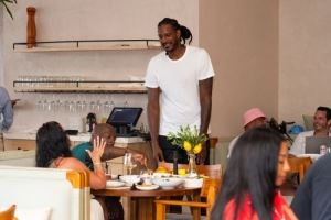 破产只是不想付抚养费？美媒：阿里扎在加勒比地区举行私人晚宴