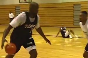 来个能防的？！1996年奥尼尔训练 无视皮蓬佩顿防守大秀得分技巧