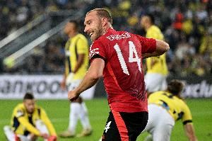 外媒：埃里克森在马尔默跟队训练保持状态，阿贾克斯不会签回他