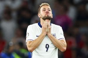 凯恩代表英格兰队第16次客场叩开对手大门，追平鲁尼保持的纪录