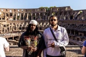 生活真美好！康宁汉姆晒意大利游客照 游玩期间不忘训练