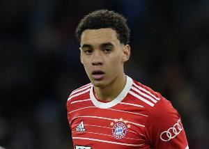 图片报：穆西亚拉已无须拄拐和穿特制靴，下一步是室外跑步训练