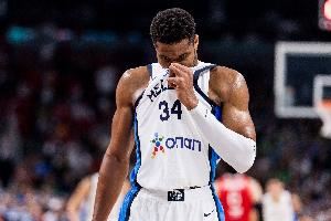 队记：字母哥将在迈阿密与球队汇合 此前因新冠阳性滞留希腊