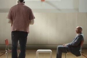 詹姆斯预告明日宣布重要决定！他所穿衬衫与宣布去热火时的一样