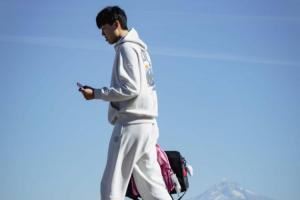 真男人就该选粉色！杨瀚森：当时书包有绿的&粉的 我直接抢了粉的