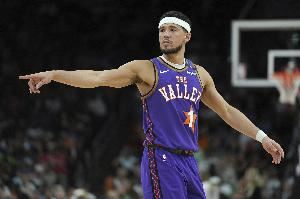 形势突变！太阳第三节30-13净胜篮网17分完成反超 布克单节12分