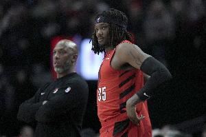 比卢普斯：罗威和塞布尔仍未能参与全场对抗训练 但恢复状态不错