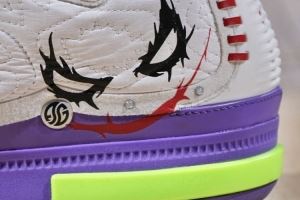 球鞋记者:戈登今日上脚JOKER 1 PE 其上印有他的个人Logo